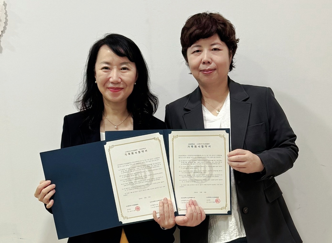 [식품영양학과_보도자료] (사)한국미식관광협회와 가족회사 협약체결(행사사진).jpg