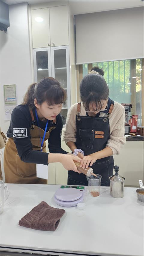 에이블자립학과와 함께하는 아이스 카라멜마키아토 멘토링 교육 봉사 실시