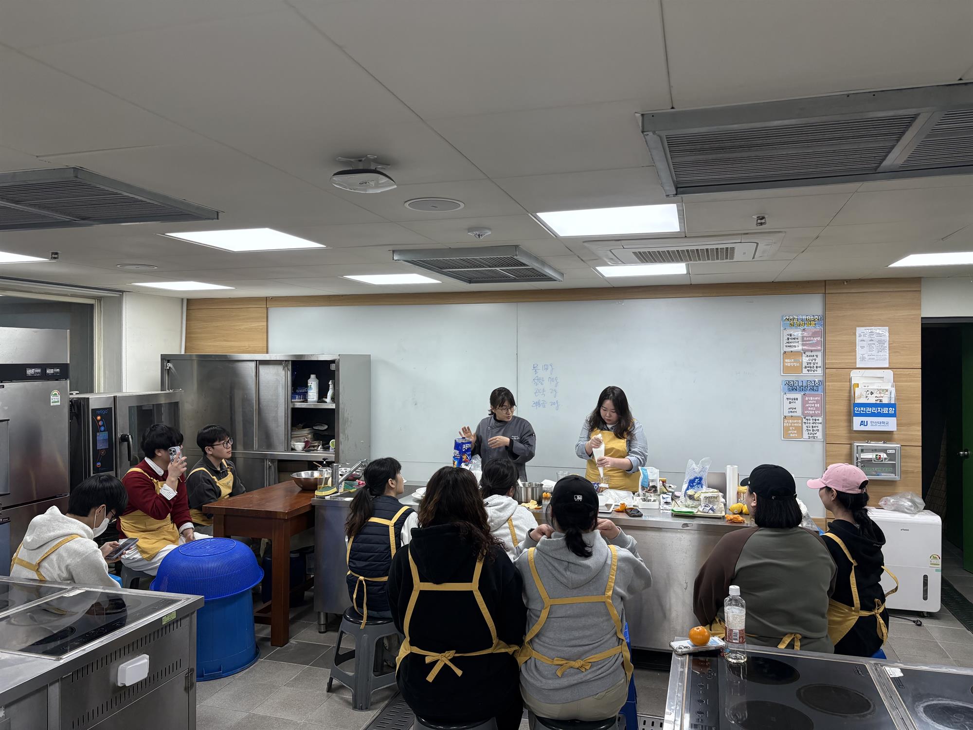 [식품영양학과_보도자료] 아동요리지도사 자격증 특강 전원 합격 성과 행사사진.jpg